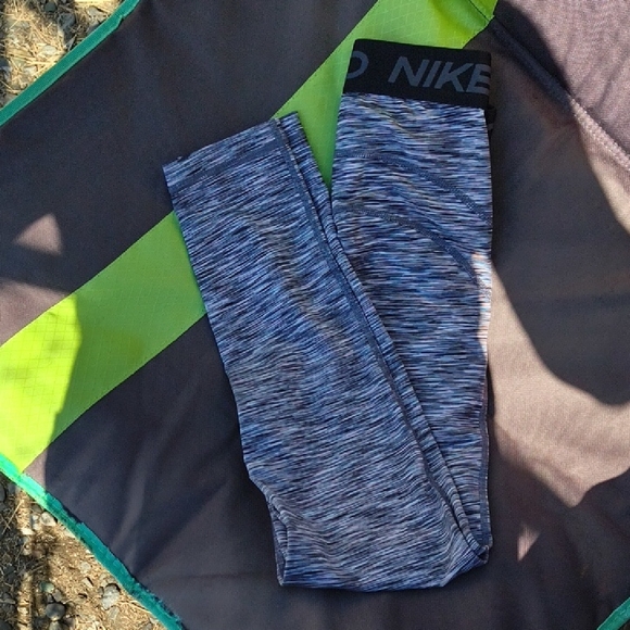 Nike Kids Black and Gray Leggings - Picture 1 of 1